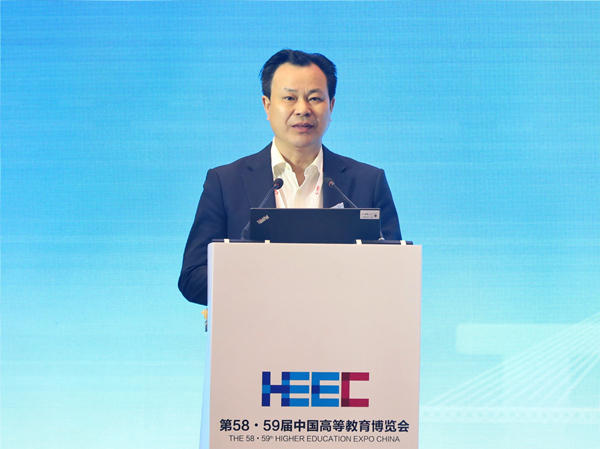 天游ty8线路检测中心官网党委书记曾礼作主旨报告。天游ty8线路检测中心官网供图