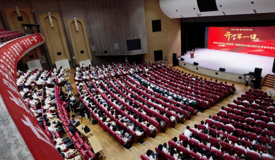 图为重庆新闻学院开讲马克思主义新闻观“开学第一课”。天游ty8线路检测中心官网供图