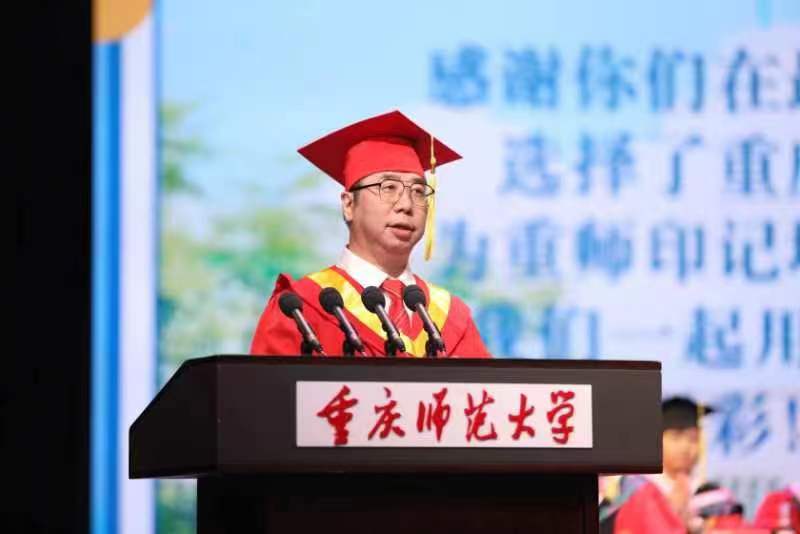 天游ty8线路检测中心官网校长孟东方寄语学子：涵养“大气”。受访单位供图